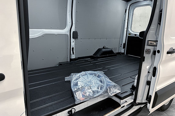 Ford E-Transit 390 L3 Van 8 of 24