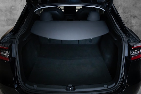 Tesla Model Y 7 of 19