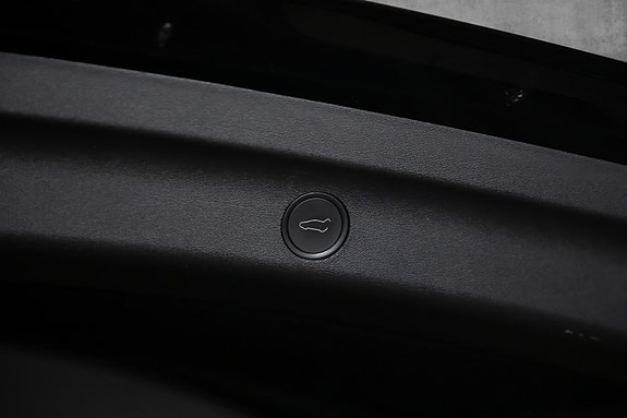Tesla Model Y 15 of 19