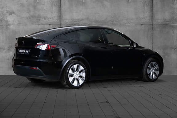 Tesla Model Y 4 of 19