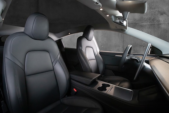 Tesla Model Y 11 of 19