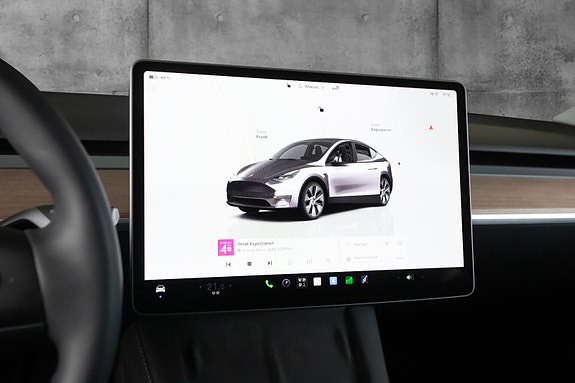 Tesla Model Y 16 of 19