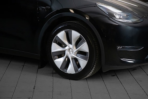Tesla Model Y 6 of 19