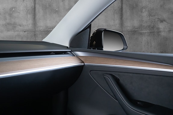 Tesla Model Y 13 of 19