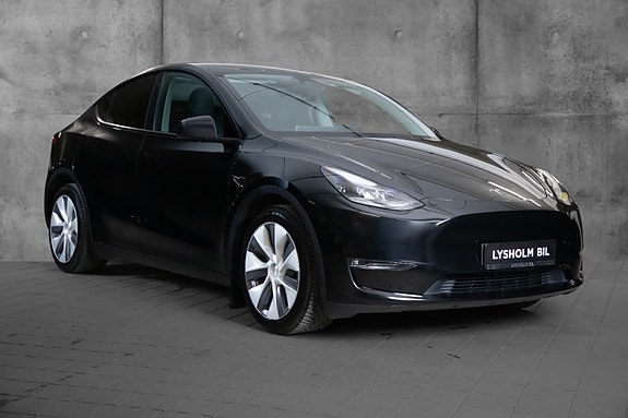 Tesla Model Y 2 of 19