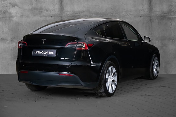 Tesla Model Y 5 of 19