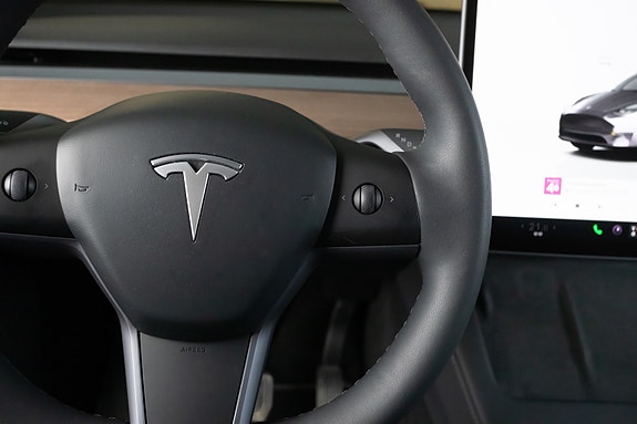 Tesla Model Y 17 of 19
