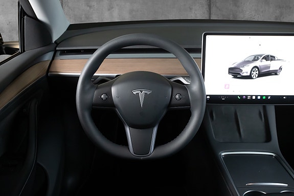 Tesla Model Y 10 of 19