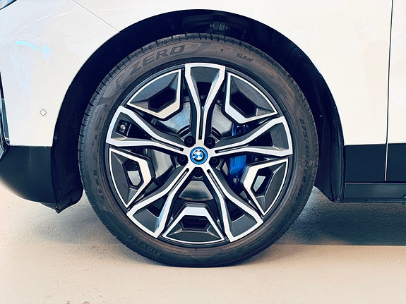 BMW iX 7 of 24
