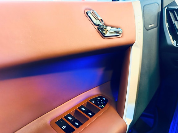 BMW iX 14 of 24