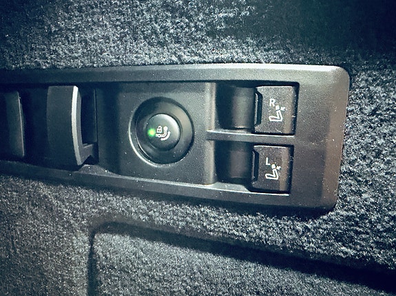 BMW iX 20 of 24