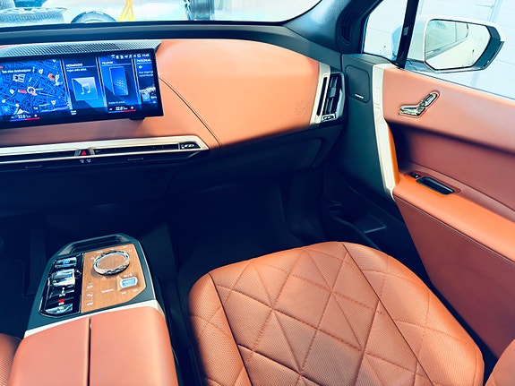 BMW iX 10 of 24