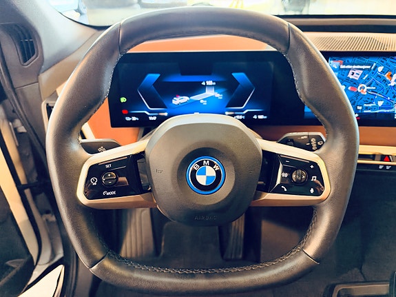 BMW iX 12 of 24