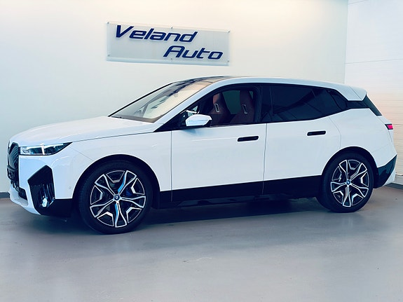 BMW iX 2 of 24