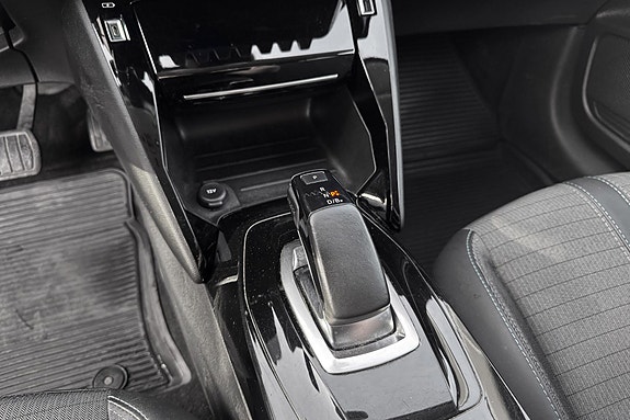Peugeot e-208 25 of 27
