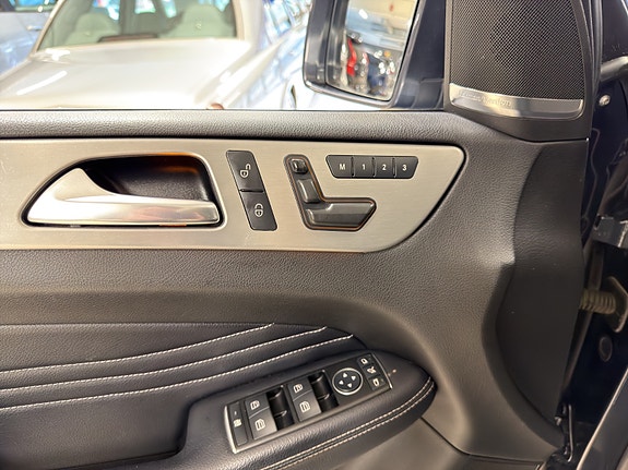 Mercedes-Benz ML350 20 of 30