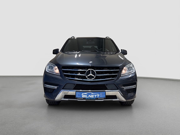 Mercedes-Benz ML350 2 of 30