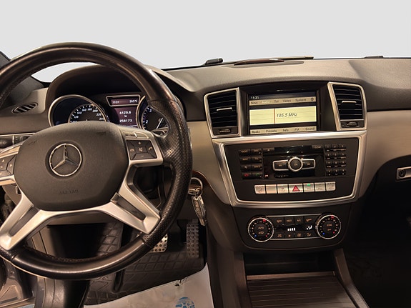 Mercedes-Benz ML350 30 of 30