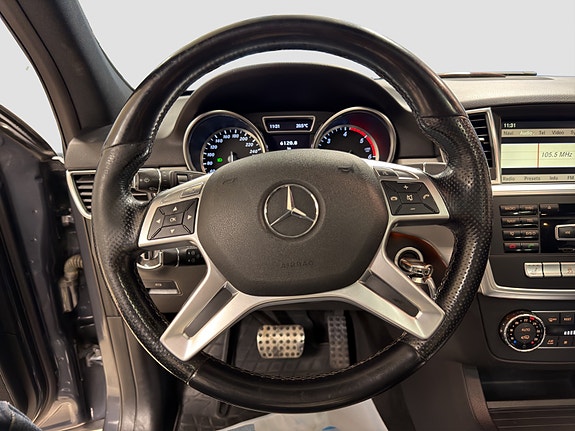 Mercedes-Benz ML350 29 of 30