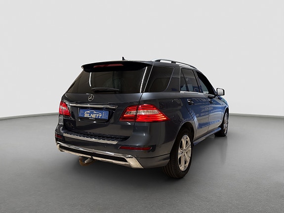 Mercedes-Benz ML350 4 of 30
