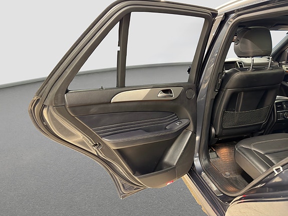 Mercedes-Benz ML350 13 of 30