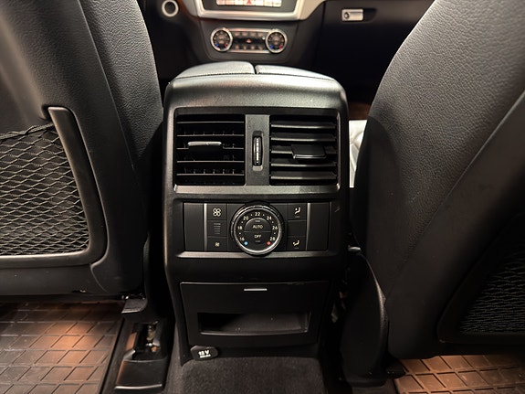 Mercedes-Benz ML350 12 of 30