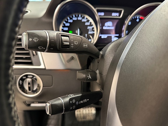 Mercedes-Benz ML350 25 of 30