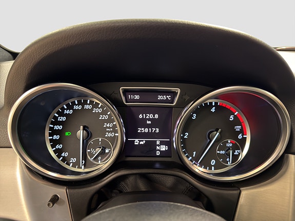 Mercedes-Benz ML350 27 of 30