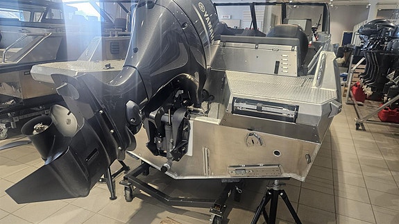 Buster XL med Yamaha F115XB 3 of 9