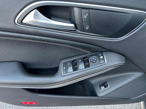 Mercedes-Benz CLA180 16 of 30