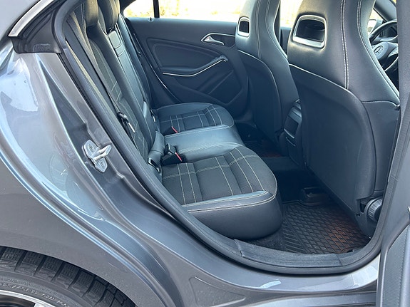 Mercedes-Benz CLA180 10 of 30