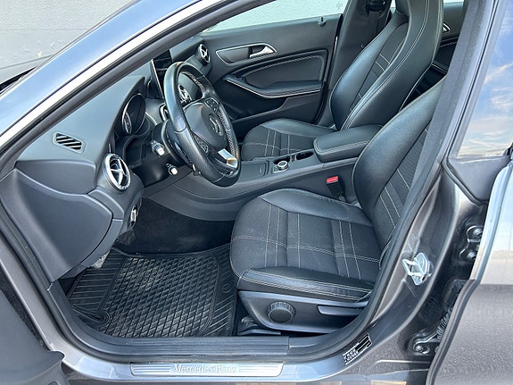 Mercedes-Benz CLA180 14 of 30