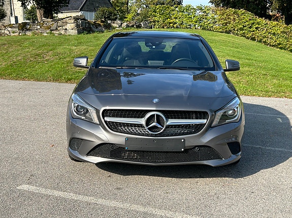 Mercedes-Benz CLA180 2 of 30