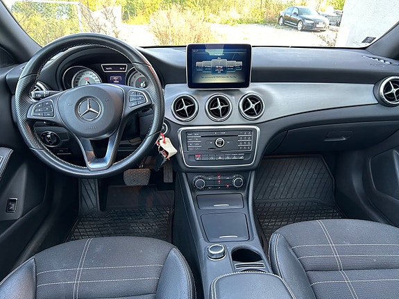 Mercedes-Benz CLA180 13 of 30