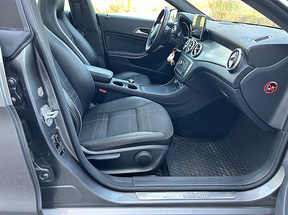 Mercedes-Benz CLA180 11 of 30