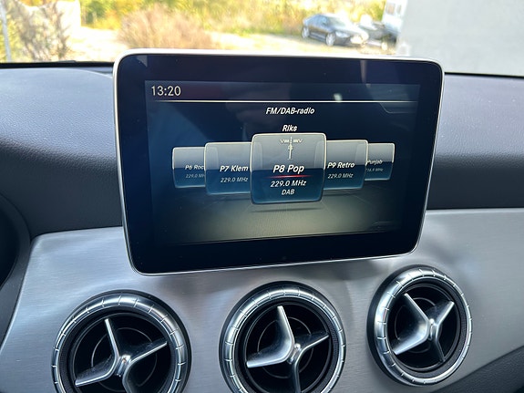 Mercedes-Benz CLA180 25 of 30