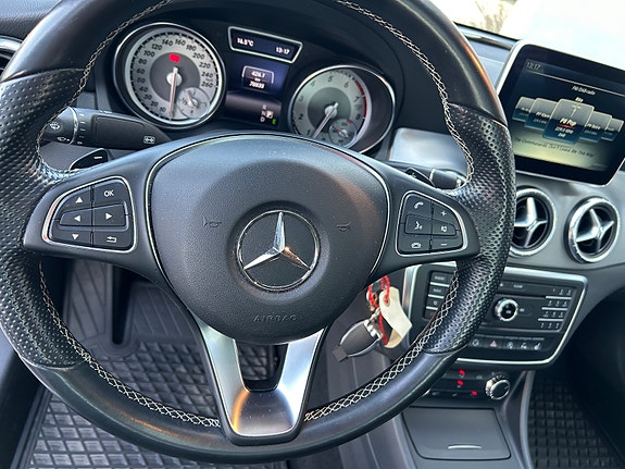 Mercedes-Benz CLA180 15 of 30