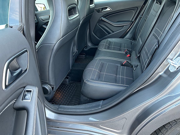 Mercedes-Benz CLA180 12 of 30