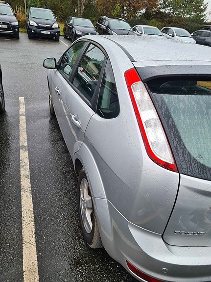 Ford Focus 2 of 9