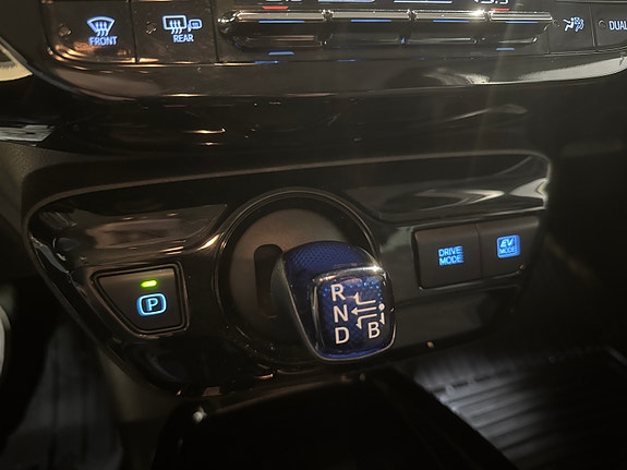 Toyota Prius 12 of 29