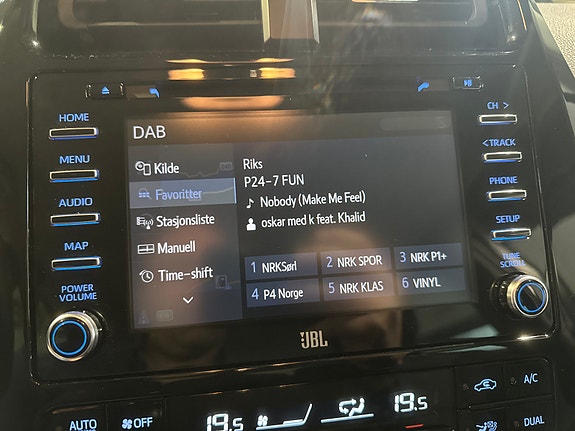 Toyota Prius 15 of 29