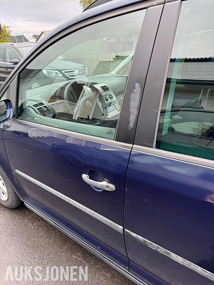 Volkswagen Touran 13 of 25