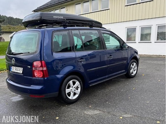 Volkswagen Touran 8 of 25