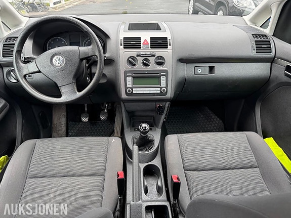 Volkswagen Touran 17 of 25