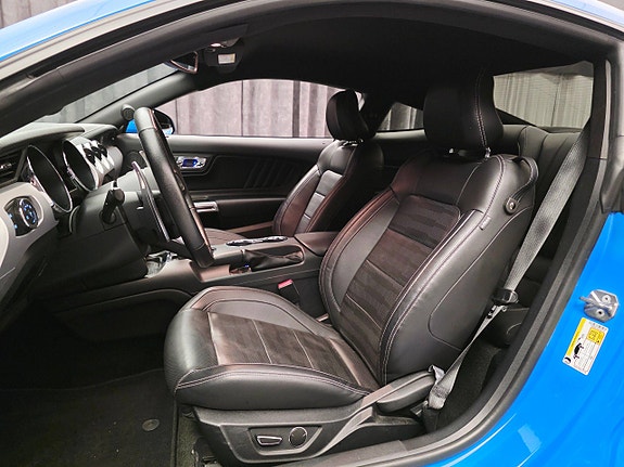 Ford Mustang 27 of 30