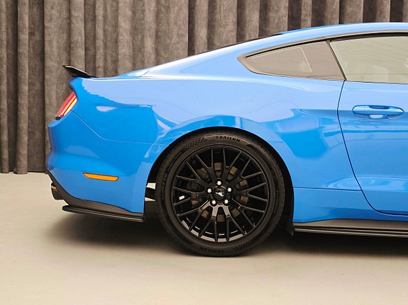 Ford Mustang 24 of 30