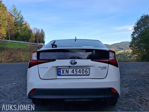 Toyota Prius 7 of 17
