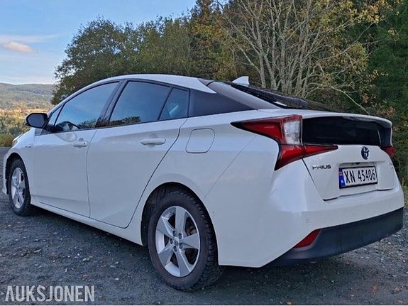 Toyota Prius 6 of 17