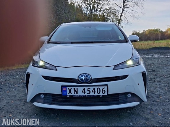 Toyota Prius 2 of 17