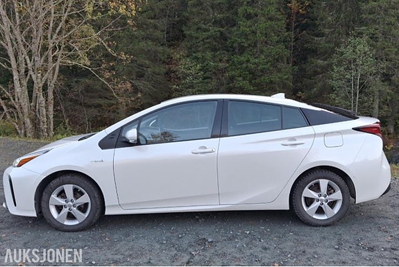 Toyota Prius 4 of 17